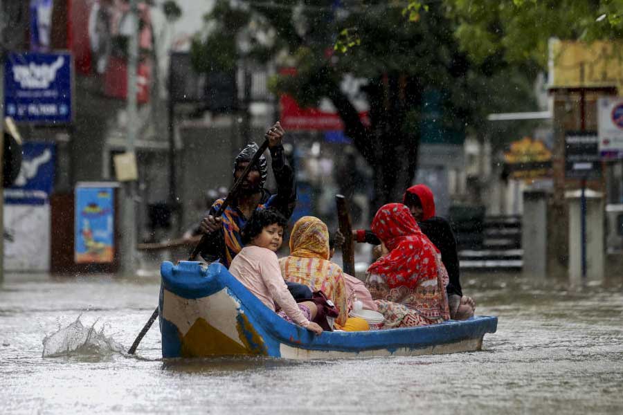 মৌসম ভবন জানিয়েছে, সবচেয়ে বেশি বৃষ্টি চেন্নাইয়ের পেরুনগুড়ি (৪৫০ মিমি), তিরুভাল্লুর জেলার পুনামাল্লি (৩৪০ মিমি), আভারিতে (২৮০ মিমি)।