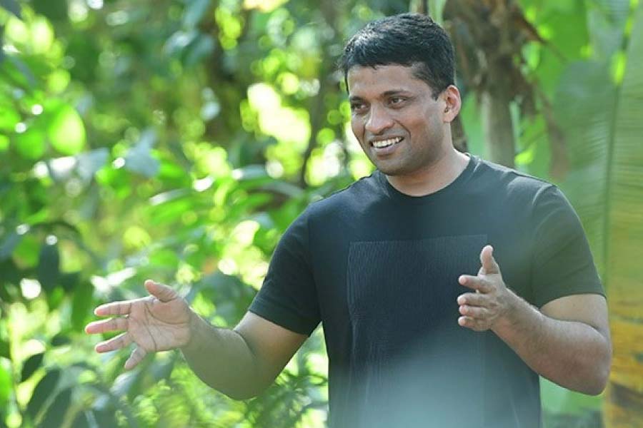 সেই বন্ধু পরীক্ষায় ভাল ফল করেন। উৎসাহিত হয়ে পরীক্ষায় বসেন বাইজুও। দেখা যায়, প্রথম বারের চেষ্টাতেই ক্যাটে শীর্ষ স্থানাধিকারীদের এক জন হয়ে গিয়েছেন!