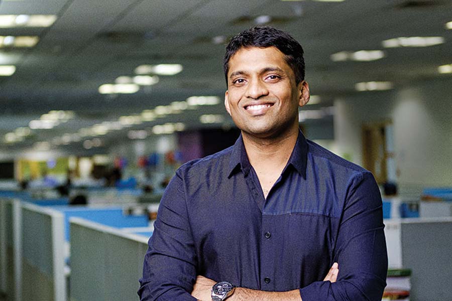 দু’বছর পরে বাইজু চাকরি ছাড়ার সিদ্ধান্ত নেন। সেটা ২০০৬ সাল। তত দিনে তাঁর ছাত্রছাত্রীর সংখ্যা কয়েকশো পেরিয়েছে। বেড়েছে তাঁর কাছ থেকে প্রশিক্ষণ নিয়ে ক্যাটে সফল হওয়া পরীক্ষার্থীর সংখ্যাও। 