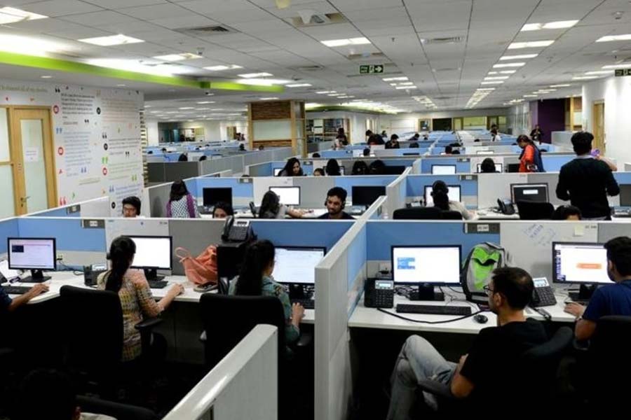 ২০২১ সালে বাইজু’স-এর সংস্থার মূল্য বেড়ে দাঁড়ায় ১৬৫০ কোটি ডলারে। ভারতের সর্বাধিক মূল্যের স্টার্ট আপ হিসাবে প্রতিষ্ঠিত হয় বাইজু’স। টেক্কা দেয় পেটিএমকে। ওই বছরই বাইজু’স-এর মূল্য বেড়ে দাঁড়ায় ২২০০ কোটি ডলারে। ভারতীয় ক্রিকেট টিমের স্পনসরের দায়িত্বও দেওয়া হয় এই স্টার্ট আপ সংস্থাকে। কিন্তু এর পরেই ধাক্কা লাগে পক্ষীরাজের ডানায়।