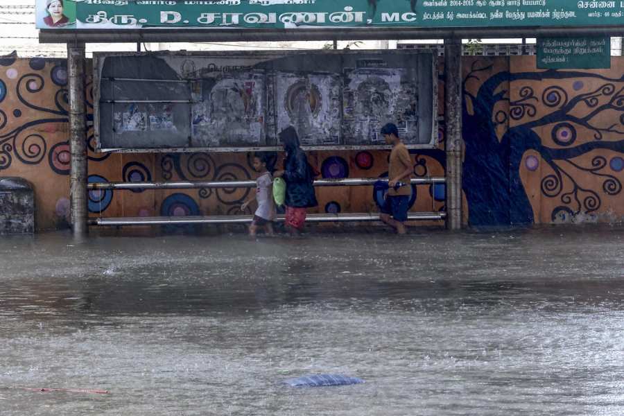 মঙ্গলবার দুপুরে অন্ধ্রপ্রদেশ উপকূলের বাপাতলার কাছে স্থলভাগে আছড়ে পড়ে মিগজাউম। শেষ ছ’ঘণ্টায় সমুদ্রের উপর এর গতিবেগ ছিল ১০ কিলোমিটার প্রতি ঘণ্টা। তবে আছড়ে পড়ার সময় মিগজাউমের গতি ছিল ঘণ্টায় ৯০ থেকে ১০০ কিলোমিটার।