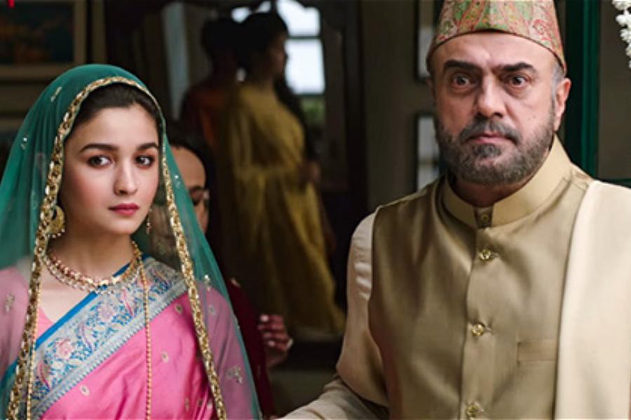 তবে আপাতত সে সব চিন্তা দূরে সরিয়ে আগামী মাসেই নতুন জীবন শুরুর কথা ভাবছেন যুগল। আটারিতে দাঁড়িয়ে জাওয়ারিয়া বলেন, ‘‘এ দেশে থাকার কিছু নিয়মকানুন রয়েছে। আমি আপ্লুত ভারতে এসে। নতুন জীবন শুরুর অপেক্ষায় রয়েছি।’’