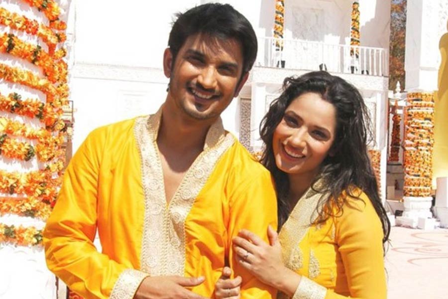 এই কথা বলতে গিয়ে ‘ঝলক দিখলা যা’ রিয়েলিটি শোয়ের কথা বলেন অঙ্কিতা। তিনি জানান, যখন ‘ঝলক দিখলা যা’-তে দু’জনে অংশগ্রহণ করেছিলেন, তখন সেকেন্ড রাউন্ডে এক তরুণীর সঙ্গে নাচ করেছিলেন সুশান্ত। সেই নিয়েই তৈরি হয়েছিল সমস্যা।