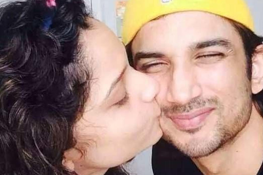 তবে তিনি এখন আর আগের মতো নেই, সে কথাও জানিয়েছেন অঙ্কিতা। তিনি বলেন, ‘‘এখন অনেক শান্ত হয়ে গিয়েছি। স্বাভাবিক হয়েছি। আগে ছোটখাটো বিষয়ে ঝগড়া করতাম। এখন পরিণত হয়েছি।’’