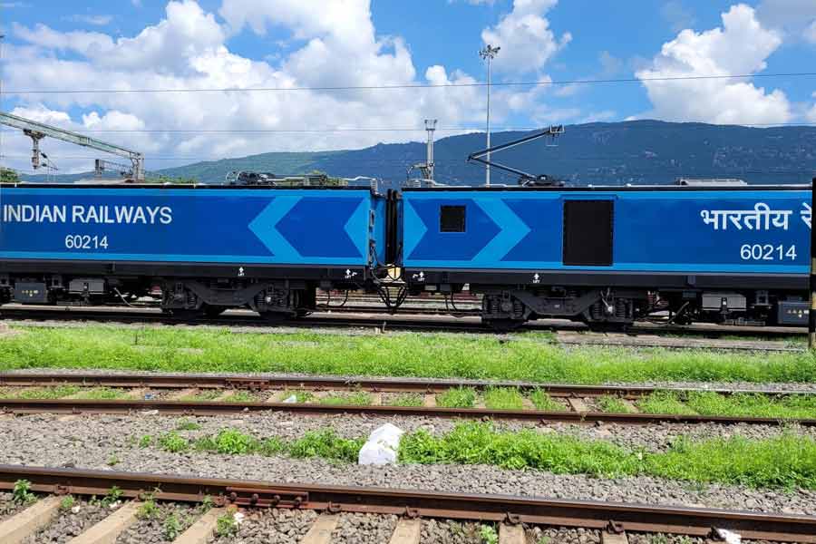 লোকোমোটিভ ইঞ্জিন এবং রেলের বিবিধ যন্ত্রাংশ তৈরিতে বিশ্বের অন্যতম পরিচিত সংস্থা অলস্টম। এরা ইতিমধ্যে ভারতীয় রেলের জন্য ৩০০-র বেশি ইঞ্জিন তৈরি করেছে।