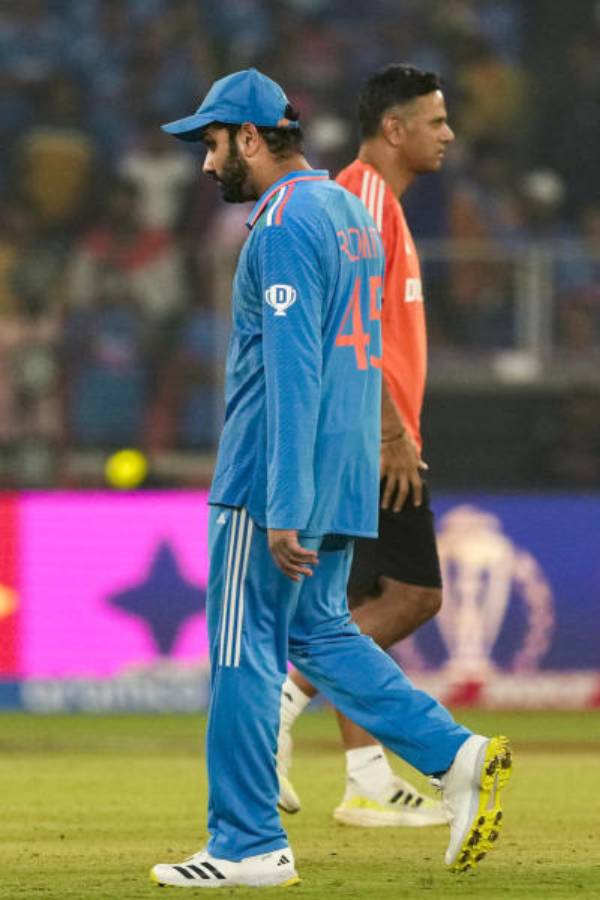 বিশ্বকাপের ফাইনালে হারের পরেই অধিনায়ক রোহিত শর্মা এবং বিরাট কোহলি বিশ্রাম চেয়েছিলেন। তাঁদের সেই আবেদন মঞ্জুরও হয়েছে। কিন্তু পাশাপাশি প্রশ্ন উঠেছে রোহিতের অধিনায়কত্ব থাকবে কি না সেই নিয়েও।