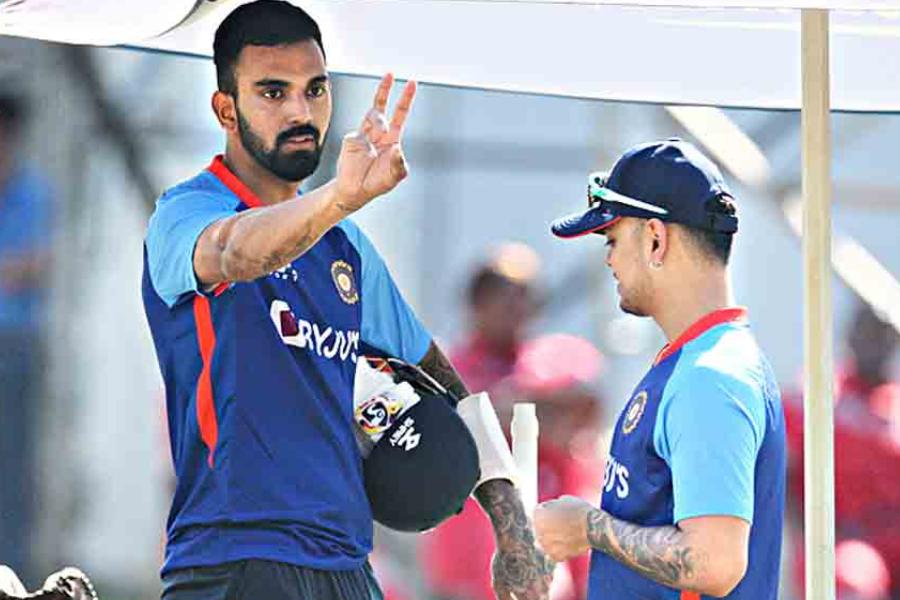 ক দিনের ক্রিকেটের দায়িত্ব পান কেএল রাহুল। হার্দিক পাণ্ড্যের চোট না থাকলে হয়তো তিনিই টি-টোয়েন্টিতে নেতৃত্ব দিতেন।   