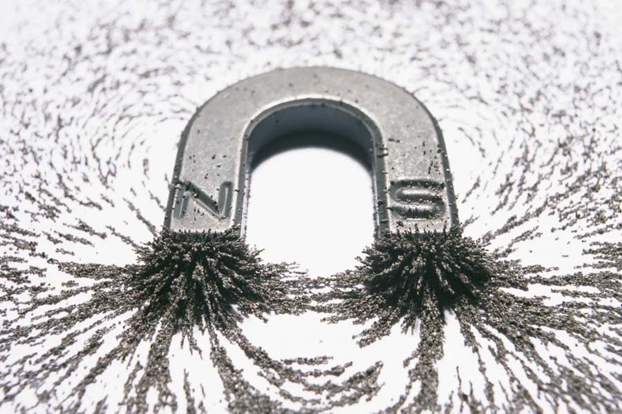 সমস্ত শক্তিশালী জিনিস বা বস্তুরই কিছু দুর্বলতা আছে। বিশ্বের শক্তিশালী চুম্বকও সেই নিয়মের বাইরে নেই। নিওডিমিয়াম চুম্বকের দুর্বলতা হল, আগুনের সংস্পর্শে নিয়ে এলে এর সমস্ত চৌম্বক শক্তি হারিয়ে যায়। আগুনে পোড়ালে বিশ্বের শক্তিশালী চুম্বক একটি সাধারণ ধাতুতে পরিণত হয়।