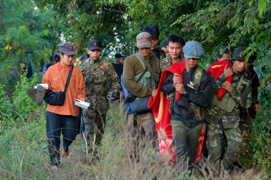 তার পর থেকে দেশে একচ্ছত্র আধিপত্য কায়েম হয় সামরিক জুন্টা সরকারের। বস্তুত, ২০২১ সালে অভ্যুত্থানের ঘটনাটি আনুষ্ঠানিক ভাবে ঘটেছে ঠিকই, কিন্তু বিশেষজ্ঞরা বলেন, ২০১০ সাল থেকেই সে দেশে গণতন্ত্রে সামরিক হস্তক্ষেপ ক্রমশ বাড়তে থাকে। তারই সর্বোচ্চ প্রকাশ লিগ সরকারকে ফেলে দিয়ে দেশে একচ্ছত্র সামরিক শাসন জারি।