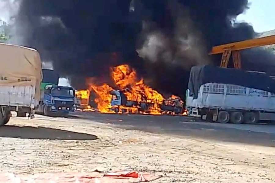 মায়ানমারে নিযুক্ত চিনা রাষ্ট্রদূত চেন হাইয়ের সঙ্গে বৈঠক করেন জুন্টা সরকারের বিদেশমন্ত্রী থান শোয়ে-সহ কয়েক জন সামরিক শীর্ষকর্তা। মায়ানমারের সরকারি টিভি চ্যানেল ‘গ্লোবাল নিউজ় লাইট অব মায়ানমার’-এ প্রচারিত খবরে বলা হয়, “বৈঠকে দ্বিপাক্ষিক সম্পর্ক, দু’দেশের জন্য লাভজনক যৌথ প্রকল্প বাস্তবায়ন, সীমান্তে শান্তি, স্থিতিশীলতা এবং আইনের শাসন বজায় রাখার বিষয়ে আলোচনা হয়েছে।”