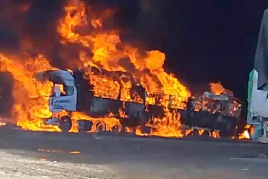 জ়িন মার অঙের দাবি, বিদ্রোহীরা অভূতপূর্ব সাড়া পাচ্ছেন দেশ জুড়ে। জাপানের একটি সংবাদমাধ্যমকে দেওয়া সাক্ষাৎকারে তিনি দাবি করেছেন, যে পাঁচ লক্ষ মানুষ ঘরছাড়া হয়েছেন বলে দাবি করা হচ্ছে, তাঁদের পাশে থাকতেই বিশেষ নির্দেশ জারি করা হয়েছে। সকলেই বিদ্রোহীদের সঙ্গে রয়েছেন। সকলকে সঙ্গে নিয়েই মায়ানমারে গণতান্ত্রিক শাসনব্যবস্থা পুনঃপ্রতিষ্ঠা করা হবে।