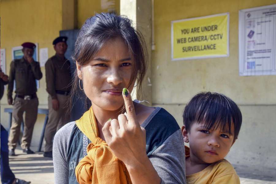 শিক্ষার মাপকাঠিতে মিজ়োরাম দেশের এক নম্বরে। মিজ়োরামের তরুণ তরুণীদের কাছে তাঁর খ্যাতি ঈর্ষণীয়। বেতার ঘোষকের পেশার পাশাপাশি, তাঁর কণ্ঠ এ বার পৌঁছে যাবে বিধানসভাতেও। সেই রাজ্যে কোনও মহিলা রেডিয়ো জকি বা বেতার ঘোষকের রাজনীতিতে এমন সাফল্য নজিরবিহীন।