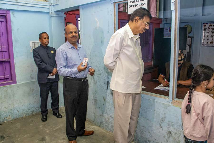 আর এই জনপ্রিয়তার ভর করেই নির্বাচনী লড়াইয়েও সসম্মানে উত্তীর্ণ হয়েছেন ব্যারিল। জ়োরাম পিপলস্‌ মুভমেন্ট (জ়েডপিএম)-এর প্রার্থী হিসাবে আইজল দক্ষিণ-৩ কেন্দ্রে ১,৪১১ ভোটে জয়ী হয়েছেন তিনি। ব্যারিলের দলও এ বার ৪০ আসনের মিজ়োরাম বিধানসভায় ২৭টি আসন পেয়ে ক্ষমতা দখল করেছে।