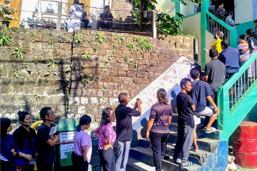 মিজ়োরামের বিধানসভা ভোটে এ বার বিভিন্ন দল থেকে মোট ১৭৪ জন প্রতিদ্বন্দ্বিতা করেছিলেন। তার মধ্যে মাত্র ১৬ জন ছিলেন মহিলা। তাঁদের মধ্যে জয়ের মুখ দেখেছেন ব্যারিল-সহ তিন জন।