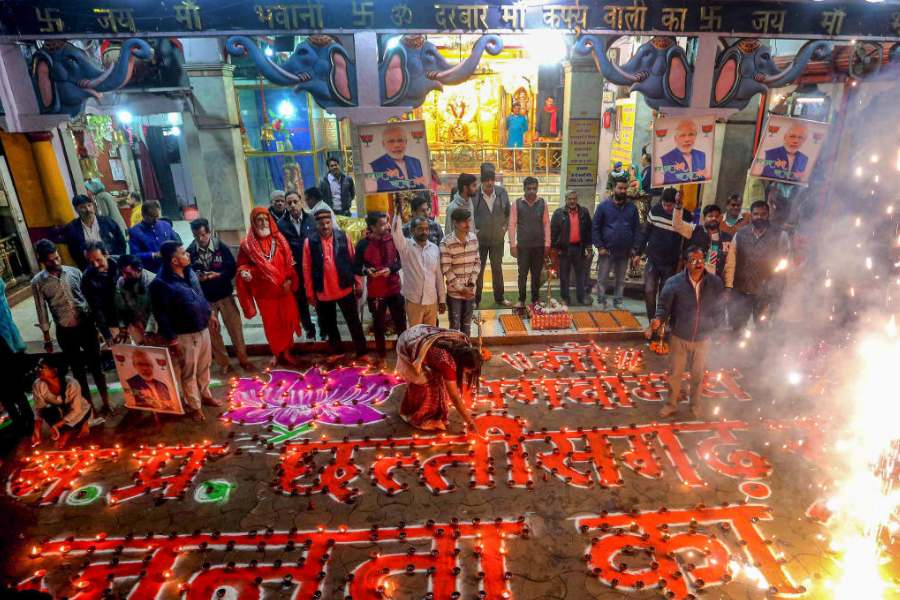 জয়পুরেরই জোটওয়ারা বিধানসভা কেন্দ্র থেকে ভোটে লড়ে জিতেছেন তিনি। জয়পুরের বিদ্যাধরনগর থেকে জিতেছেন রাজপরিবারের কন্যা তথা রাজসমন্দের সাংসদ দিয়া কুমারী। 