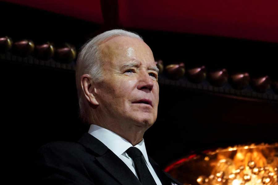 বিশ্বের তেল সরবরাহকারী দেশগুলির সংগঠন ওপেক-এর অন্যতম সদস্য ভেনেজ়ুয়েলার তেল রফতানির বিষয়ে একাধিক বিধিনিষেধ আরোপ করা হয়। অক্টোবর মাসে এই বিধিনিষেধই খানিক লাঘব করেছে জো বাইডেন প্রশাসন।