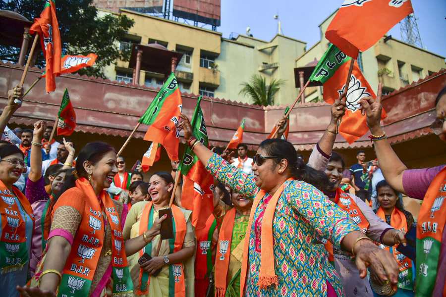 রাজ্যের পরবর্তী মুখ্যমন্ত্রী হিসাবে দিয়া এবং বালকনাথের নাম নিয়েও জল্পনা চলছে। বিধানসভা ভোটে সওয়াই মাধোপুর কেন্দ্রে জয়ী বিজেপি প্রার্থী তথা রাজস্থানের প্রবীণ রাজ্যসভা সাংসদ কিরোরীলাল মীনাও ইস্তফা দিয়েছেন বুবাবার। 