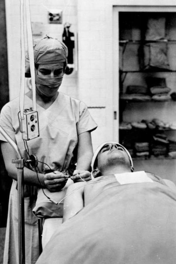 কিন্তু সেখানে বাবার চিকিৎসা করাতে পারেননি পল্লব। কারণ চিকিৎসক জানিয়েছিলেন, তাঁর বাবার হৃদযন্ত্রের তিনটি ধমনীতেই রক্ত চলাচল প্রায় বন্ধ হয়ে এসেছে। যার জন্য হৃৎপিণ্ড ২০ শতাংশ কাজ করছে। 