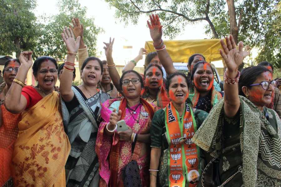 প্রসঙ্গত, এ বার রাজস্থান বিধানসভা ভোটে বিজেপির তিন সাংসদ হেরেছেন। এঁরা হলেন, ঝুনঝুনুর সাংসদ নরেন্দ্র কুমার (মান্ডওয়া), জালোরের বিজেপি সাংসদ দেবজী পটেল (সাঞ্চোরে) এবং অজমেরের সাংসদ ভগীরথ চৌধুরির (কিসানগড়)। 