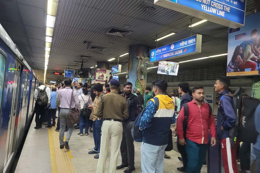 Metro services disrupted because a man jumps on metro line near Rabindra Sadan metro station