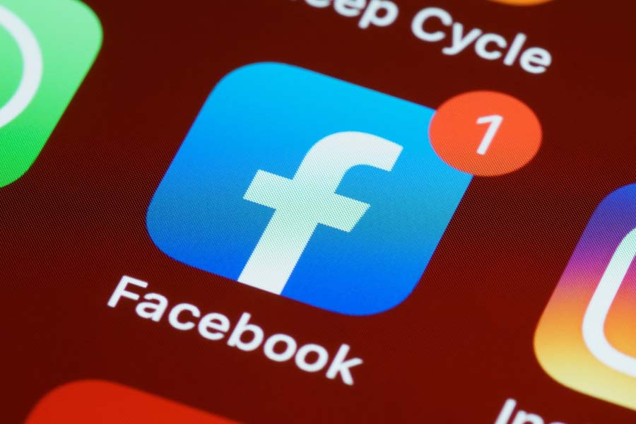 শুধু ভারত নয়, আমেরিকা সম্পর্কেও ওই ভুয়ো অ্যাকাউন্টগুলি থেকে ধারাবাহিক ভাবে অসত্য এবং বিভ্রান্তিকর প্রচার চালানো হচ্ছে বলে ‘মেটা’র ত্রৈমাসিক প্রতিবেদনে জানানো হয়েছে। এর উদ্দেশ্য নয়াদিল্লি-ওয়াশিংটন দ্বিপাক্ষিক সম্পর্কের অবনতি ঘটানো।