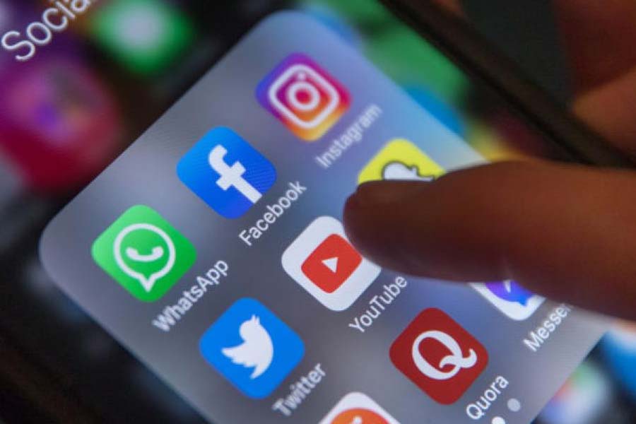 সে সময় ৪৫৩টি ফেসবুক অ্যাকাউন্ট বন্ধ করে দেওয়া হয়েছিল। পাশাপাশি। ১০৩টি ফেসবুক পেজ, ৭৮টি ফেসবুক গ্রুপ এবং ১০৭টি ইনস্টাগ্রাম অ্যাকাউন্টও বাতিল করেছিল ফেসবুক পরিচালন সংস্থাটি।