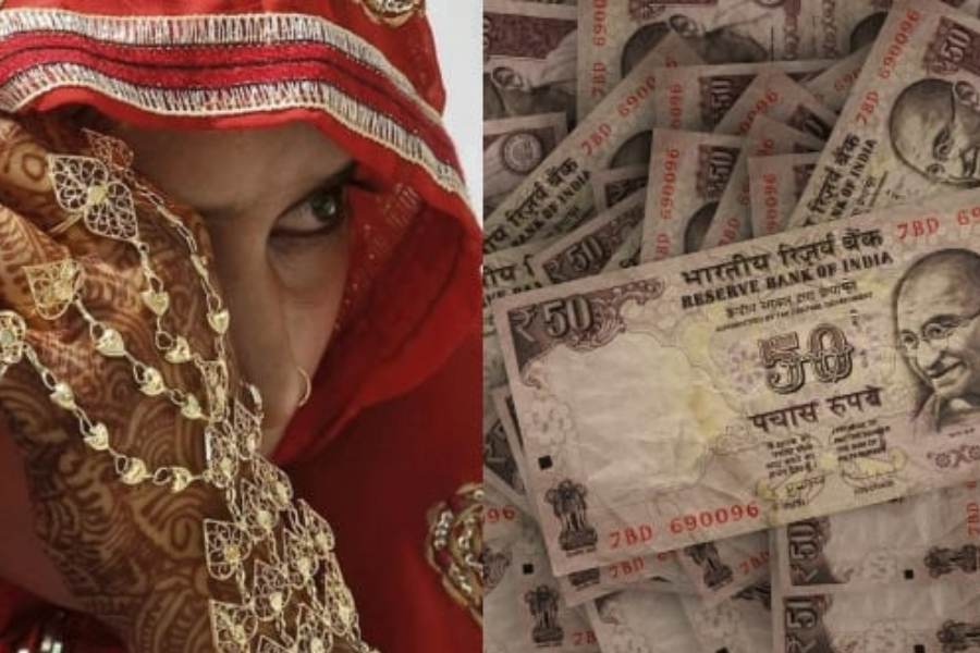 যাঁর সঙ্গে বিয়ে নিয়ে এত কাণ্ড, সেই রুওয়াজ আবার কেরলের স্নাতকোত্তর মেডিক্যাল পড়ুয়াদের সংগঠনের রাজ্য সভাপতি। শাহনার চরম পদক্ষেপের কথা ছড়িয়ে পড়তেই ওই সংগঠনটি রুওয়াজকে পদ থেকে অপসারিত করে। 