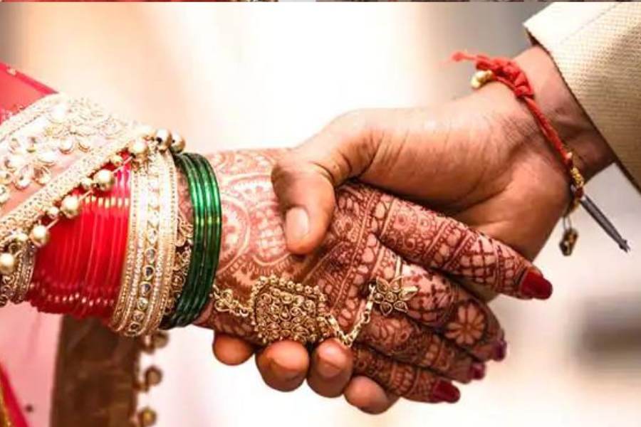 কেরলের স্বাস্থ্যমন্ত্রী বীণা জর্জ ঘটনার বিভাগীয় তদন্তের নির্দেশ দিয়েছেন। কেরলের মহিলা কমিশনের প্রধান আইনজীবী সাথীদেবী শাহনার মায়ের সঙ্গে দেখা করেছেন। পুলিশের কাছে ঘটনার রিপোর্টও তলব করেছে কমিশন। 