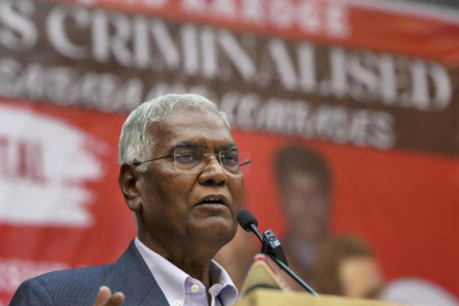 শপথগ্রহণ অনুষ্ঠানে উপস্থিত থাকছেন সিপিআইয়ের সাধারণ সম্পাদক ডি রাজা। প্রসঙ্গত, কংগ্রেসের সমর্থনে তেলঙ্গানার একটি আসনে প্রতিদ্বন্দ্বিতা করেছিল সিপিআই। তারা সেই আসনে জয়ী হয়েছে। 