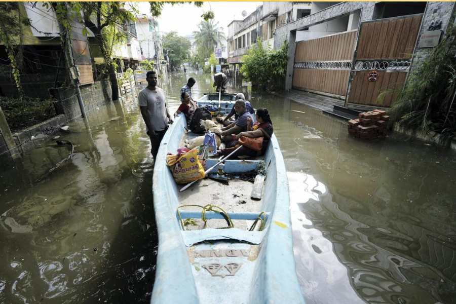  গত ২৪ ঘণ্টায় ডুবে মৃত্যু হয়েছে চার জনের। তাই উদ্ধারকারীরা আশঙ্কা করছেন যে, এমন আরও কিছু দেহ মিললেও মিলতে পারে।