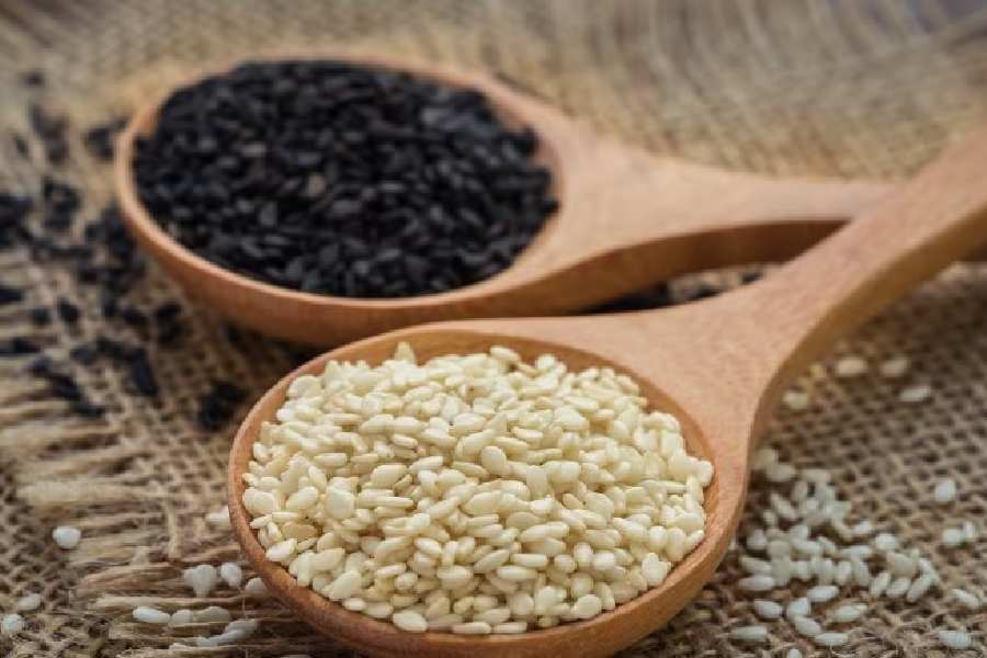 Reasons to eat sesame seeds daily in winter season.