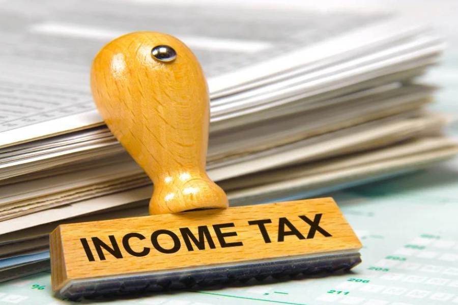 আয়কর দফতর সূত্রের খবর, বুধবার পর্যন্ত ৫০ কোটি টাকা গোনা হয়েছে। কিন্তু তার পরই টাকা গোনার যন্ত্রগুলি বিকল হয়ে যায়।