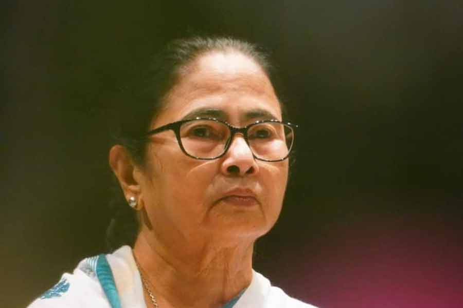 আকাশ মুখ্যমন্ত্রীর প্রয়াত ভাই অসীম (কালী) বন্দ্যোপাধ্যায়ের পুত্র। করোনা সংক্রমণে ২০২১ সালের ১৫ মে-তে প্রয়াত হন অসীম।  তথ্য: পার্থপ্রতিম দাস।