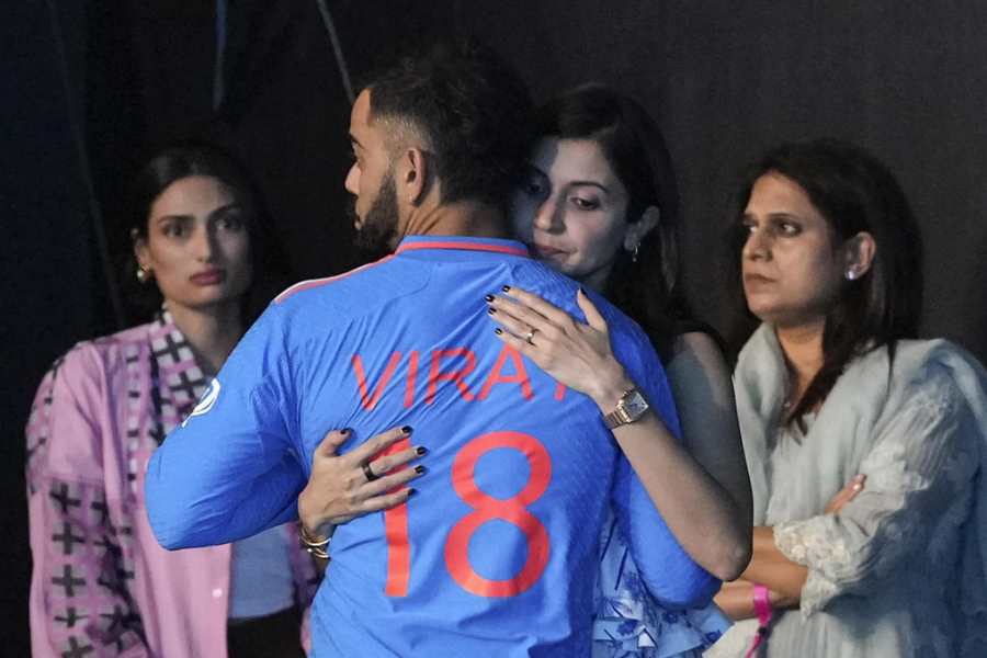 একই বৈঠকে কোহলির জায়গা নিয়ে সন্দেহ প্রকাশ করা হয়েছে। আগামী কিছু দিনের মধ্যেই শুধু কোহলির সঙ্গে বৈঠক করতে পারেন বোর্ডকর্তারা।