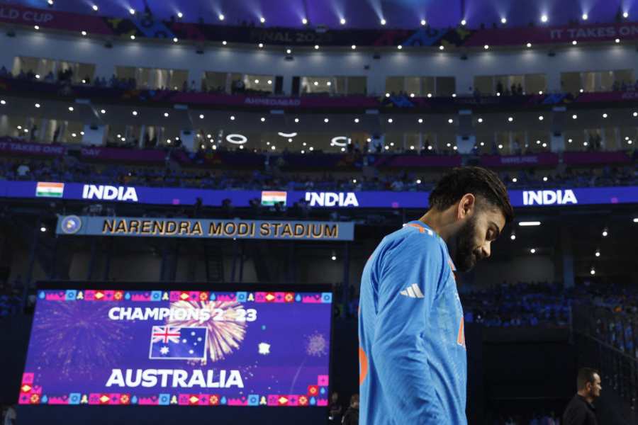 বৈঠকে হাজির বোর্ডের এক সূত্র এক সংবাদপত্রকে জানিয়েছেন, নির্বাচক এবং বোর্ডকর্তারা টি-টোয়েন্টিতে তিন নম্বরে এমন এক ব্যাটারকে চাইছেন, যিনি শুরু থেকে চালাতে পারবেন। সেই জায়গায় অনেকটাই এগিয়ে রয়েছেন ঈশান কিশন। বাঁ হাতি ব্যাটার অস্ট্রেলিয়ার বিরুদ্ধে তিন নম্বরে গোটা দুয়েক ম্যাচে ভালই খেলেছেন।