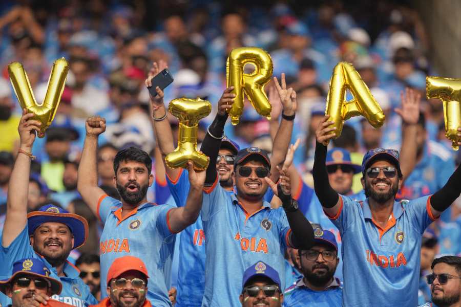 তার পরেই জুন মাসে বিশ্বকাপ। মাঝে আর কোনও আন্তর্জাতিক টি-টোয়েন্টি সিরিজ় নেই। তাই কোহলির কাছে সময় খুবই কম।