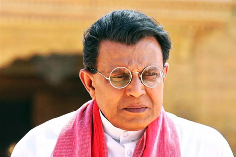 কমবয়সিদের কথা মাথায় রেখে ছবি। কিন্তু তাঁদের কাছে রবীন্দ্রনাথ এখন কতটা প্রাসঙ্গিক? মিঠুন বলেন, “আমার তো মনে হয়, রবীন্দ্রনাথ চিরকাল প্রত্যেকের কাছে প্রাসঙ্গিক। কারণ, রবীন্দ্রনাথ ধর্ম নিয়ে ভেদাভেদ করতে শেখান না। আমিও সে মতাদর্শেই বিশ্বাস করি। তবে কে কতটা মনোযোগ দিয়ে রবীন্দ্রনাথকে গ্রহণ করবেন, তা তর্কসাপেক্ষ। বাবা-মায়েদের আগামী প্রজন্মকে শেখানো উচিত। আমি যেমন আমার ছেলেমেয়েদের শেখাই।“