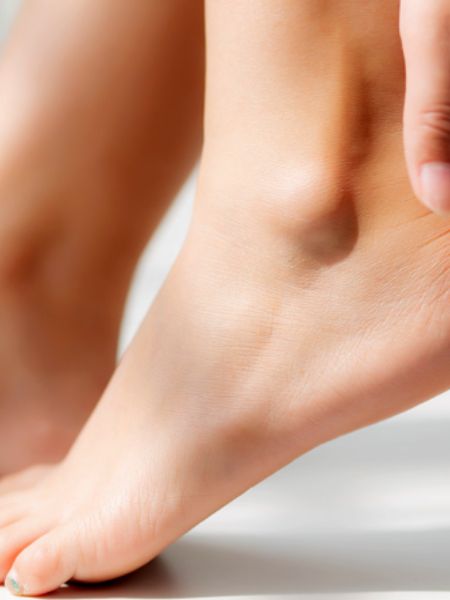 These natural and effective remedies will help to treat cracked heels during winter dgtl