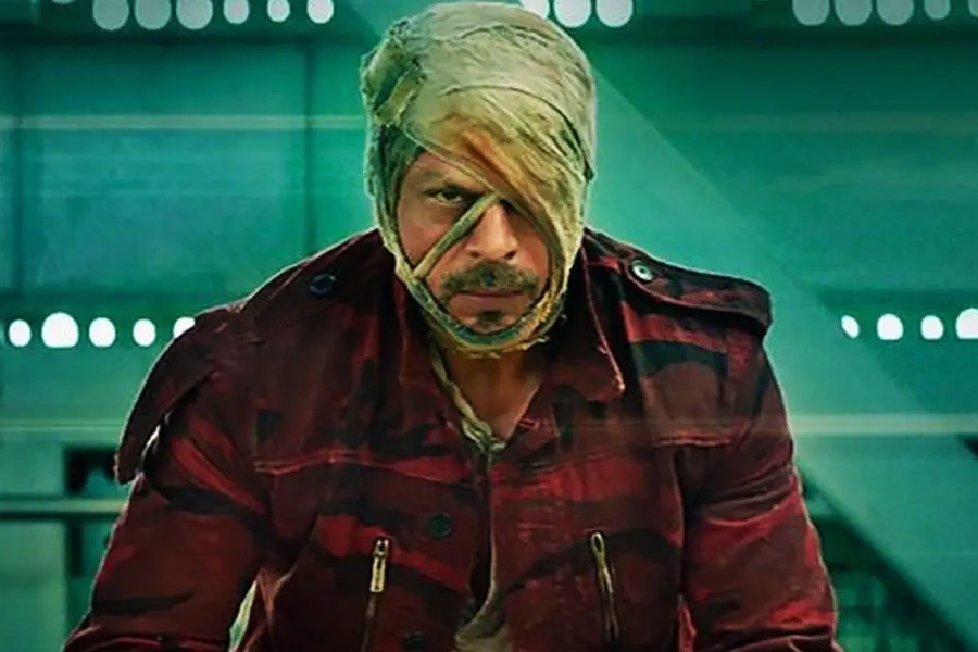 কিন্তু পাঠান-জওয়ান দেখার পর যাঁরা  শাহরুখ ভক্ত নন, তাঁদেরকেও বলতে শোনা গিয়েছে, এই ‘কিং’য়ের ধার নতুন করে বেড়েছে। 