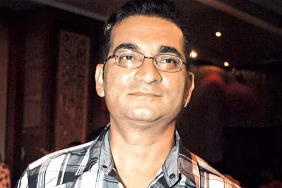 অভিজিতের ভক্তরা এমনও বলে থাকেন ছবিগুলির হিট হওয়ার পিছনে একটি বড় কারণই ছিল ছবির গানগুলি। তবে একই সঙ্গে তাঁরা এ-ও বলেন যে, শাহরুখের সেরা ছবির গানগুলি গাওয়ার সুযোগও পেয়েছিলেন তিনিই। 