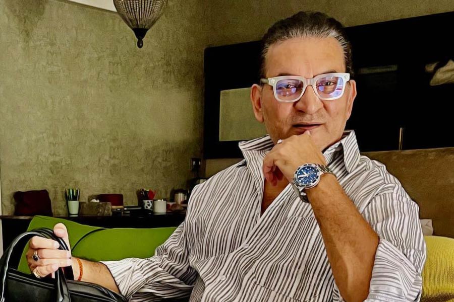 তবে অভিজিৎ এখানেই থামেননি। বরং এর সঙ্গে তিনি আর যা যা বলেছেন, তা শুনে অবাক হয়েছে বলিউড।