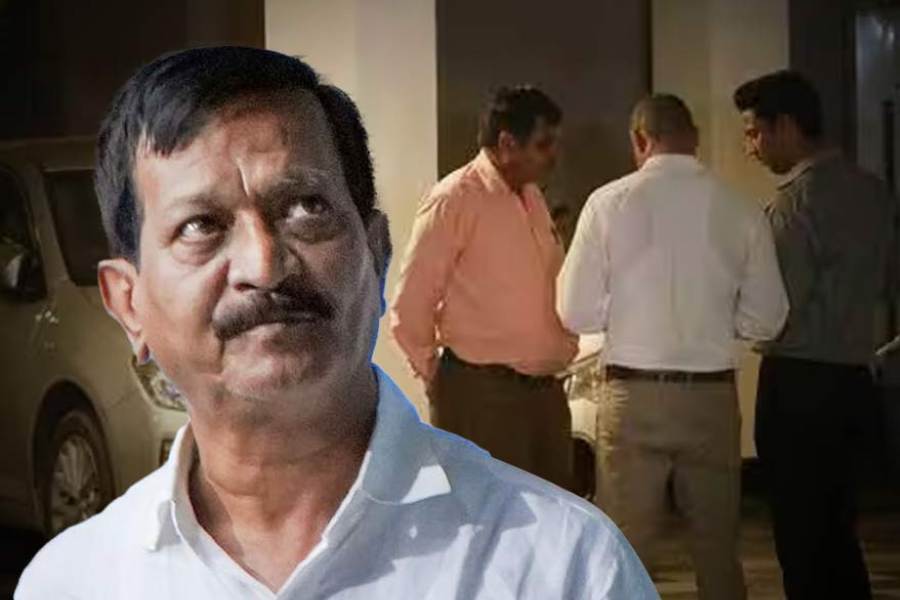 কিন্তু বার বার তাতে বাধা আসছে বলে অভিযোগ। এ প্রসঙ্গে হাসপাতাল কর্তৃপক্ষের ভূমিকা নিয়েও ইডি প্রশ্ন তুলেছে।