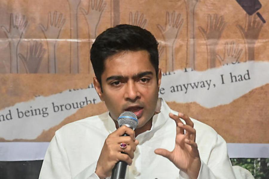 অভিষেককে ফেরাল শীর্ষ আদালতও। নিয়োগ দুর্নীতি মামলায় অভিষেককে তলবের বিষয়ে কোনও রকম হস্তক্ষেপ করল না সুপ্রিম কোর্ট। 