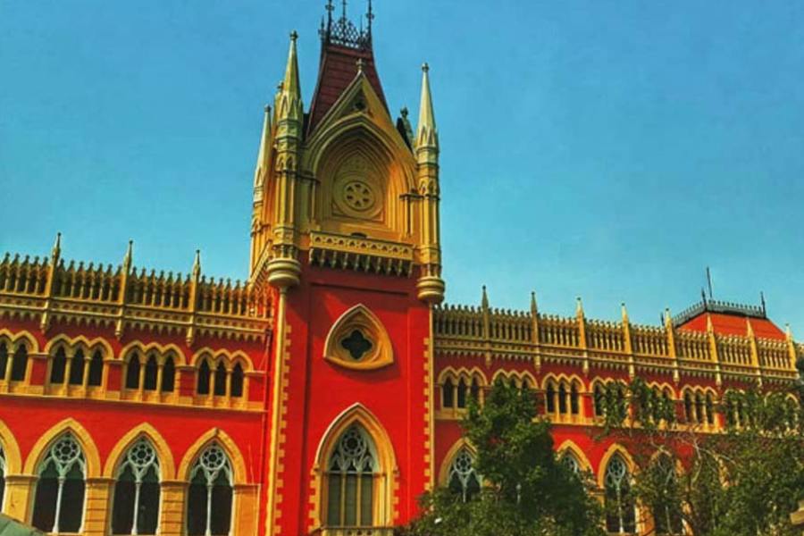 শুক্রবার বিচারপতি সঞ্জীব খন্না এবং বিচারপতি এসভিএন ভাট্টির ডিভিশন বেঞ্চ অভিষেকের আবেদন খারিজ করে দেয়। মামলাটিরও নিষ্পত্তি করে দেওয়া হয়।