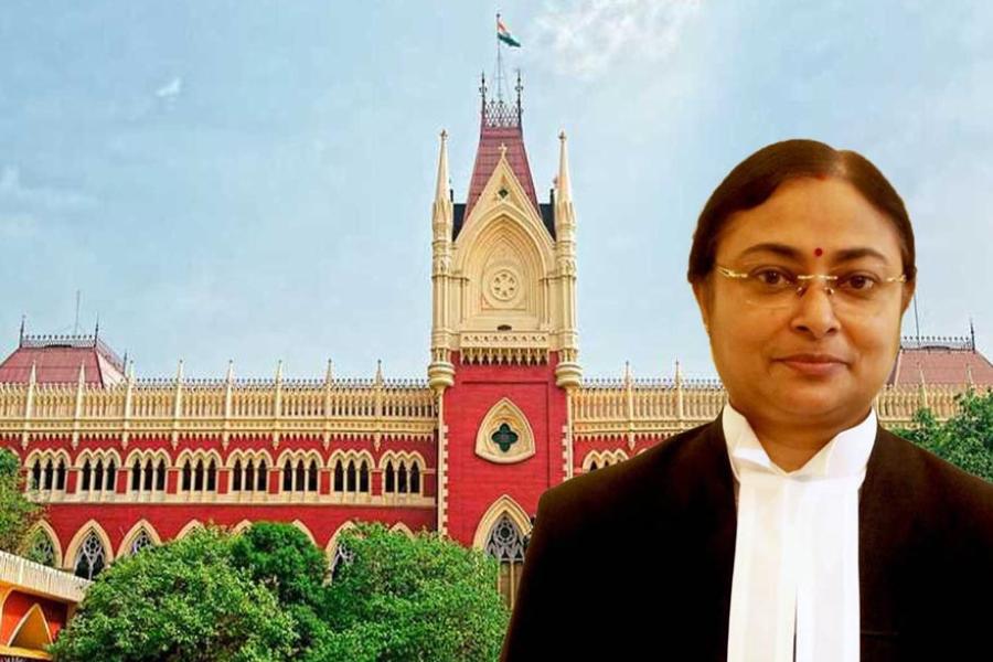 বিচারপতি সিংহের একাধিক নির্দেশের ফলে তাঁর অধিকার এবং স্বার্থে প্রভাব পড়ছে এই আবেদন জানিয়ে হাই কোর্টের ডিভিশন বেঞ্চে যান অভিষেক। তৃণমূল নেতার বক্তব্য ছিল, সিঙ্গল বেঞ্চ তদন্তের প্রতিটি পদক্ষেপ নিয়ন্ত্রণ করছে। 