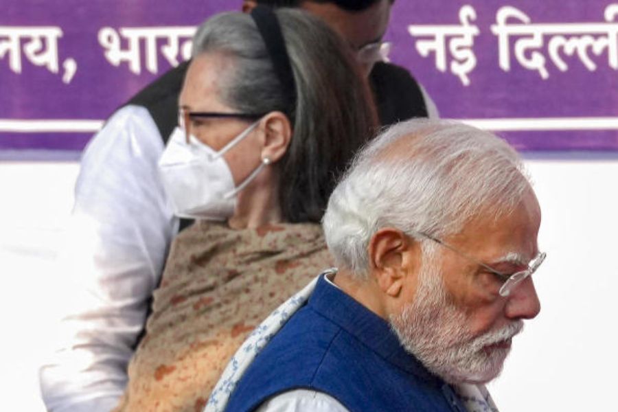 ‘মোদীজি’র গ্যারান্টির পরিবর্তে ‘মোদী কি গ্যারান্টি’ বলার জন্য বৃহস্পতিবার সাংসদদের পরামর্শ দিয়েছেন মোদী। রাজনীতির অনেকের মতে, তিন রাজ্যে জয়ের অন্যতম কারণ এই ভোট প্রতিশ্রুতি (গ্যারান্টি)। 