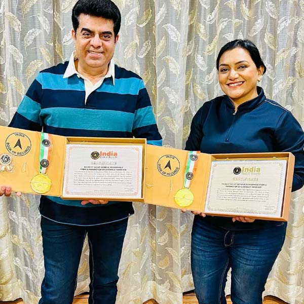 এর আগে, এ বছরেরই ১১ নভেম্বর শীতল পাঁচ হাজার ফুট এজিএল (ভূমি থেকে উচ্চতা) থেকে সাড়ে সতেরো হাজার ফুট উচ্চতায় স্কাইডাইভ করেছেন। শীতলকে এ ব্যাপারে সহায়তার হাত বাড়িয়ে দিয়েছিলেন নিউ জ়িল্যান্ডের বিখ্যাত স্কাইডাইভার ওয়েন্ডি স্মিথ। 