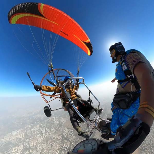 শীতল গত ১৬ বছর ধরে পরিশ্রম করছেন। এর আগে ২০০৪ সালে প্রথম মহিলা হিসাবে দক্ষিণ মেরু এবং ২০০৬ সালে উত্তর মেরুতে সফল স্কাইডাইভ দেন শীতল। বাকি ছিল শুধু এভারেস্ট। শেষ পর্যন্ত দীপাবলির দিন সেই পরিশ্রমের মূল্য পেলেন তিনি।