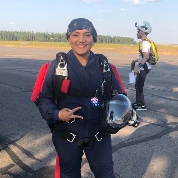 দুই মেরু হয়েছে। এমন কি এখন শীতলের করায়ত্ব এভারেস্টও। এ বার কি বুটজোড়া তুলে রাখার কথা ভাবছেন? কারণ, আর যে কিছুই বাকি নেই! শীতল মৃদু হেসে জবাব দেন, ‘‘মোটেই না। এ বার বাকি অন্তরীক্ষ!’’ 