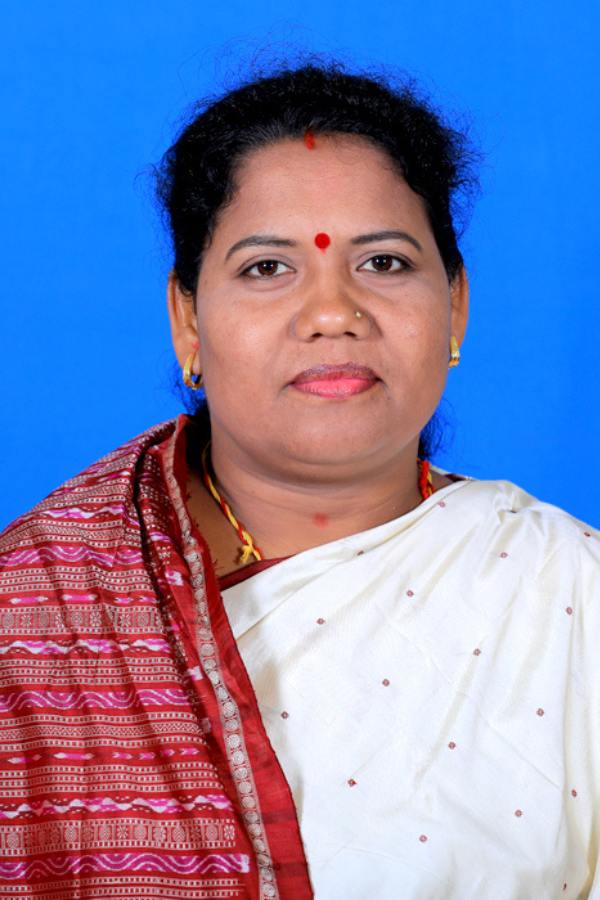 বিজেপি বিধায়কের দাবি, “সুন্দরগড়ে মদ কারখানাটি বিজেডি বিধায়ক যোগেশ সিংহের মায়ের নামে রয়েছে। বিধায়কের কাছে এই কারখানা থেকে নিয়মিত টাকা যেত।” 